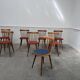 Huit chaises Baumann à assise colorée