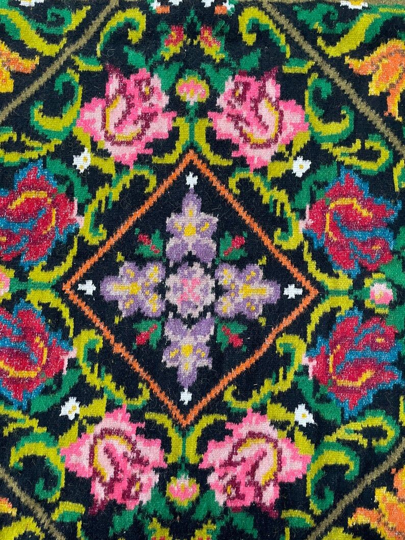 Oltenian floral rug, handwoven in wool, Romania