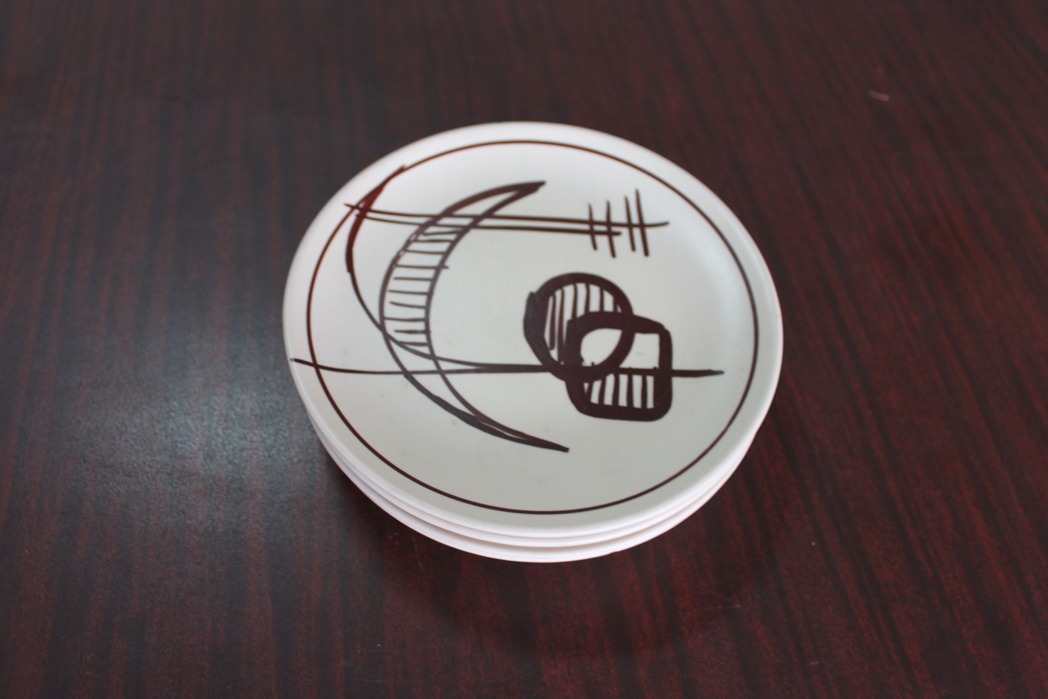 Set of 4 dessert plates.