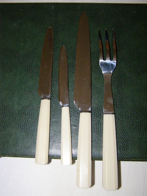 Former household from the manufacture of St Eteinne, 26 pieces
