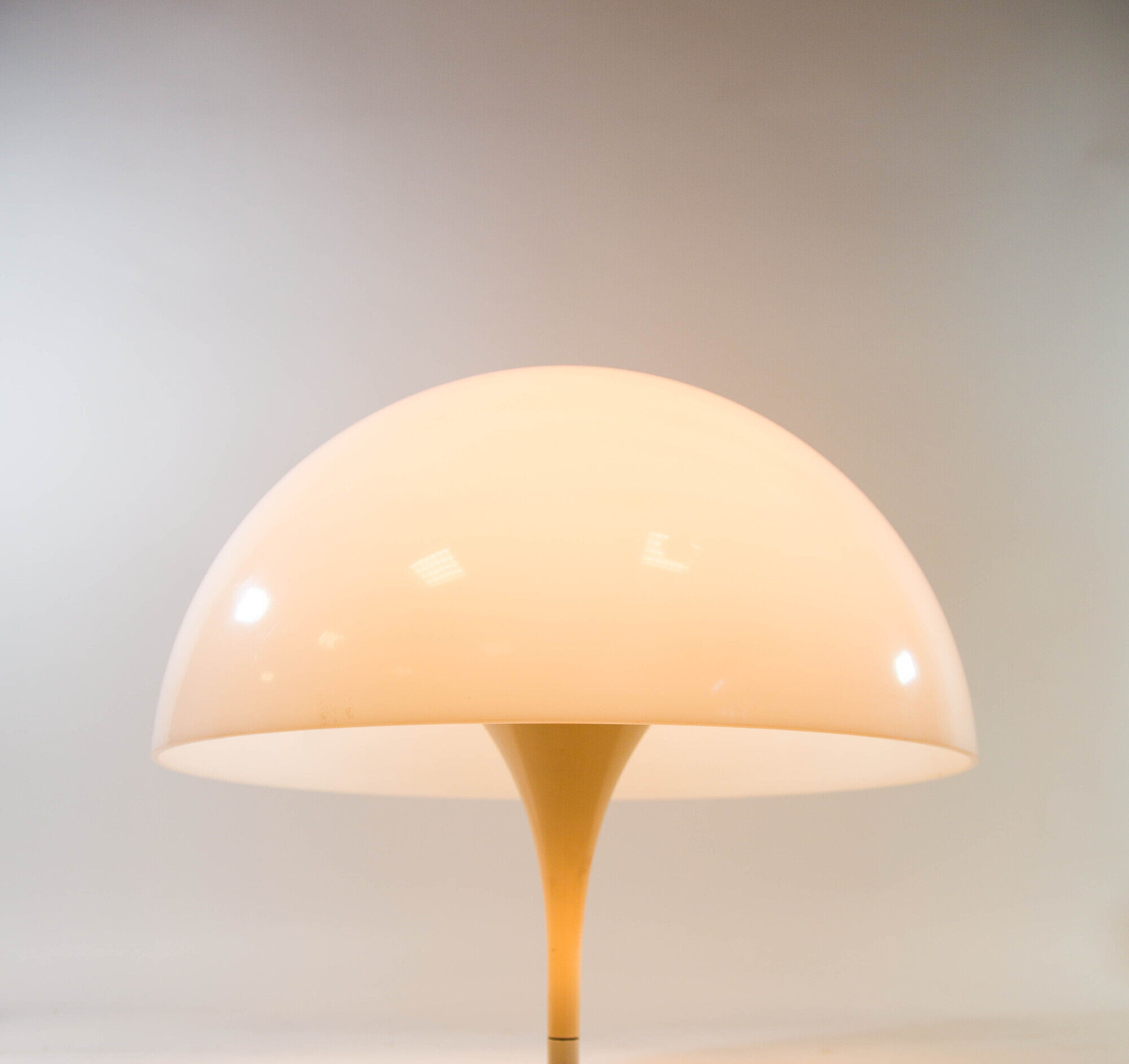 Panthella floor lamp - Design by Verner Panton for Louis Poulsen