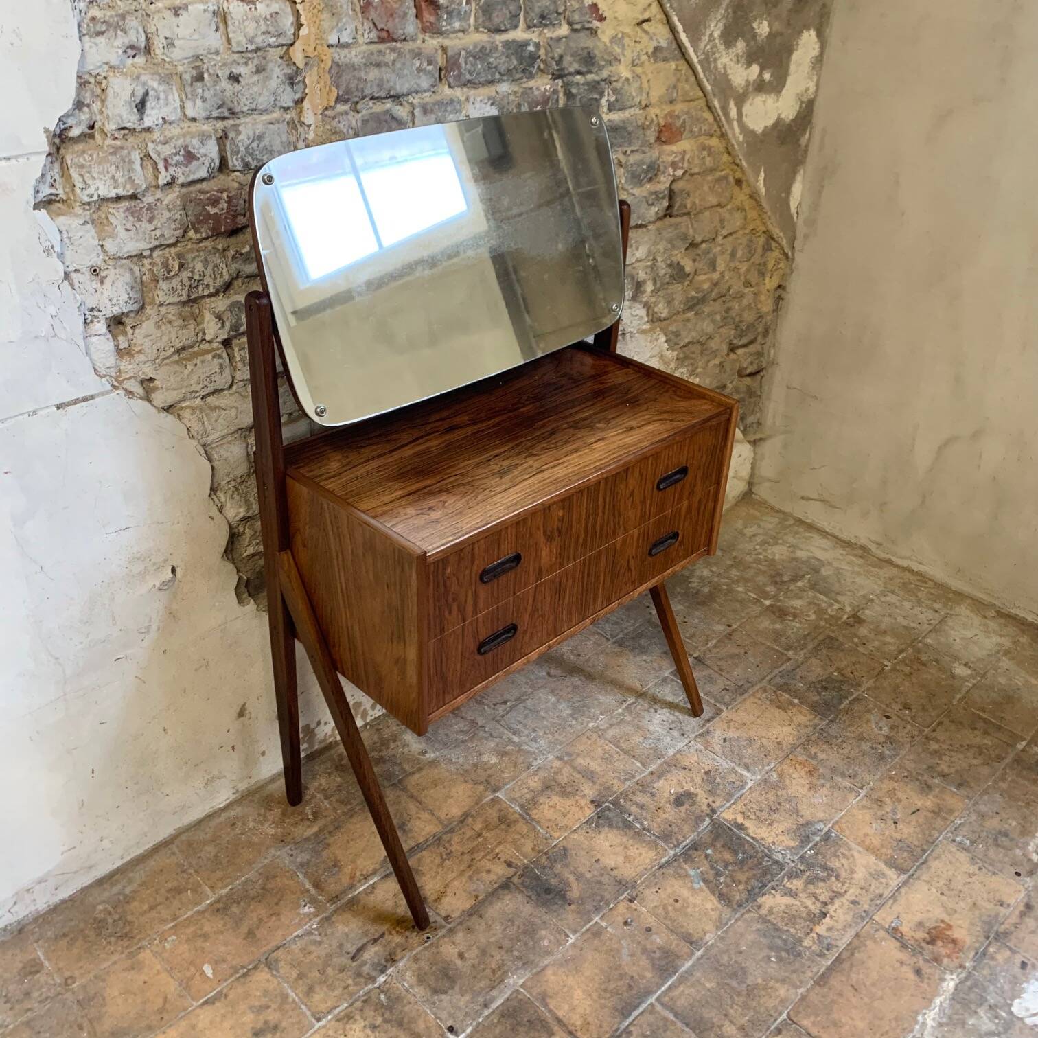 Coiffeuse danoise en placage palissandre des années 1960.