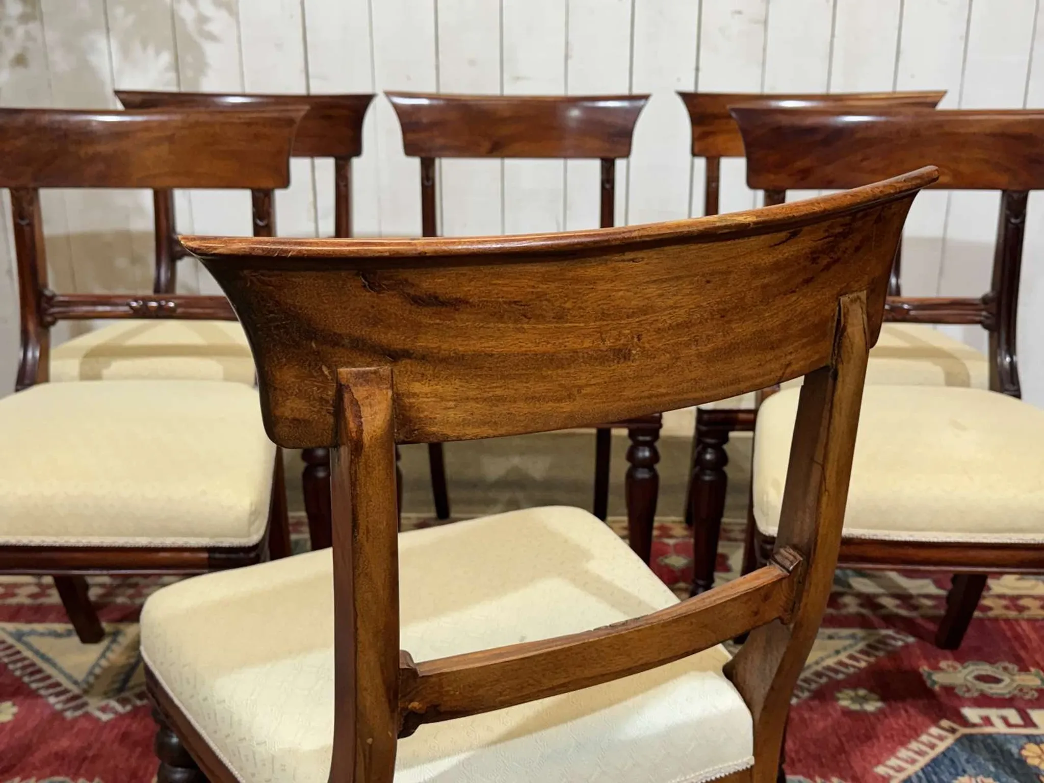 Set of 2 armchairs and 6 English mahogany chairs from the 1950s.