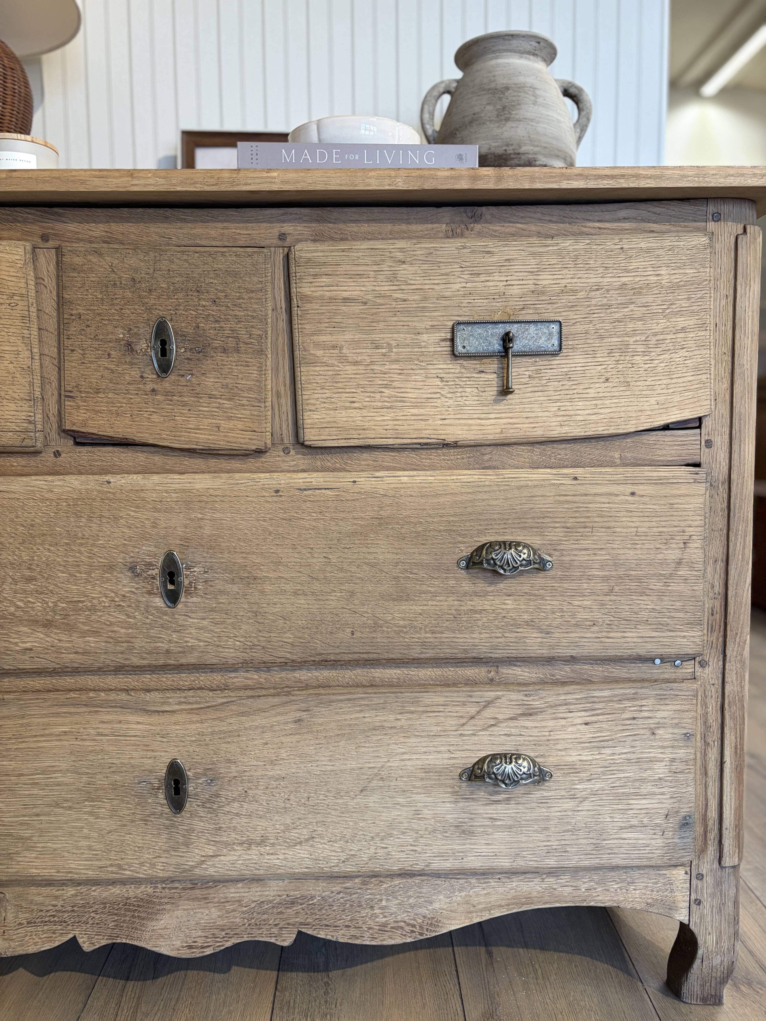 Solid oak chest of drawers - 5 drawers
