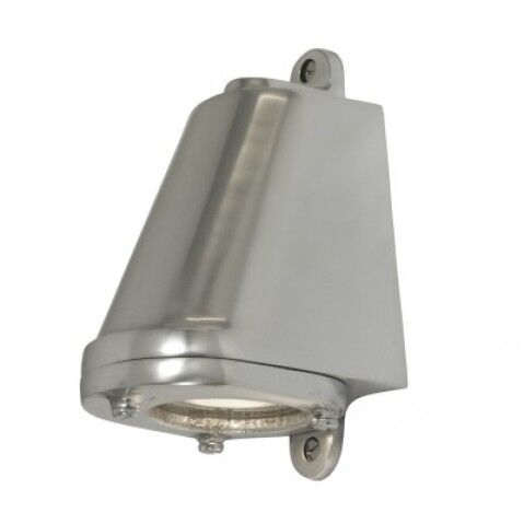 Robust aluminum wall lamp