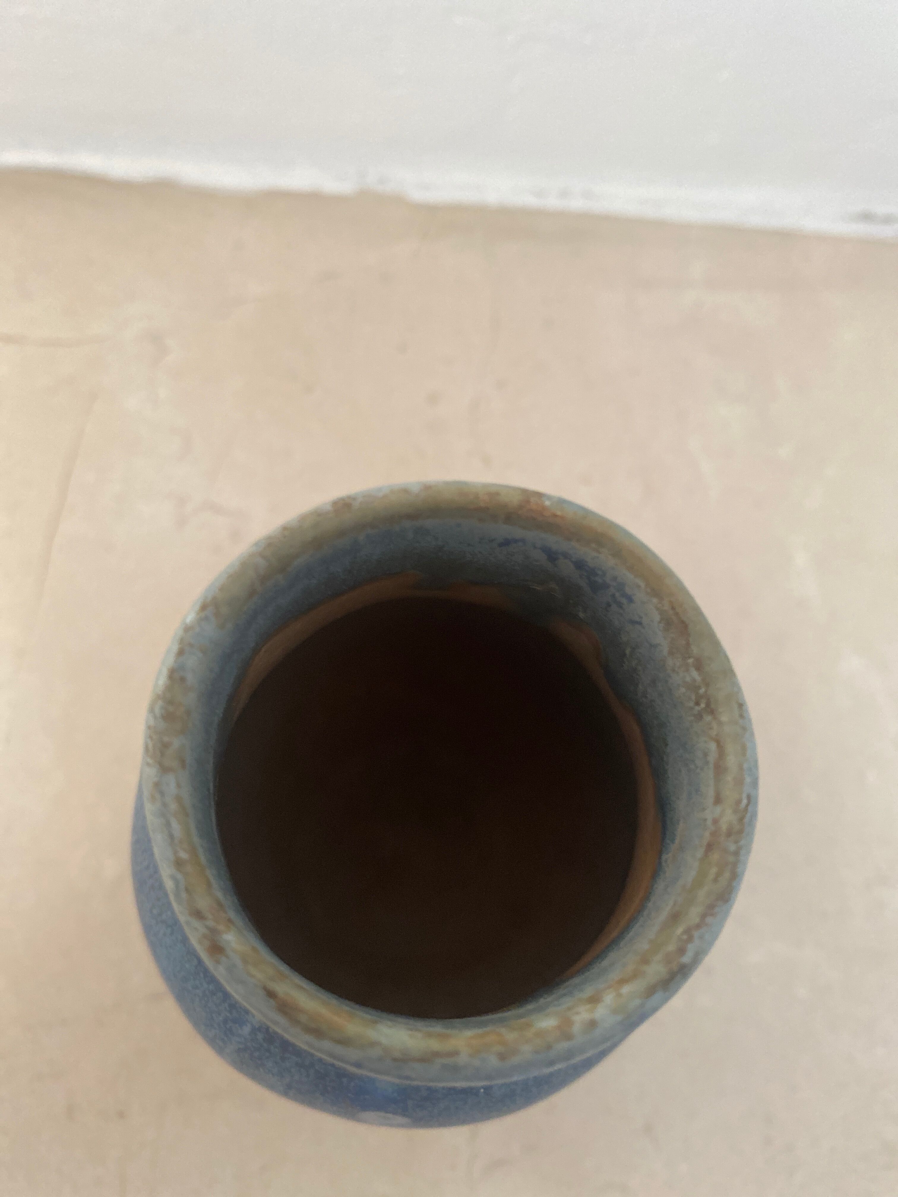 Mètènier sandstone vase