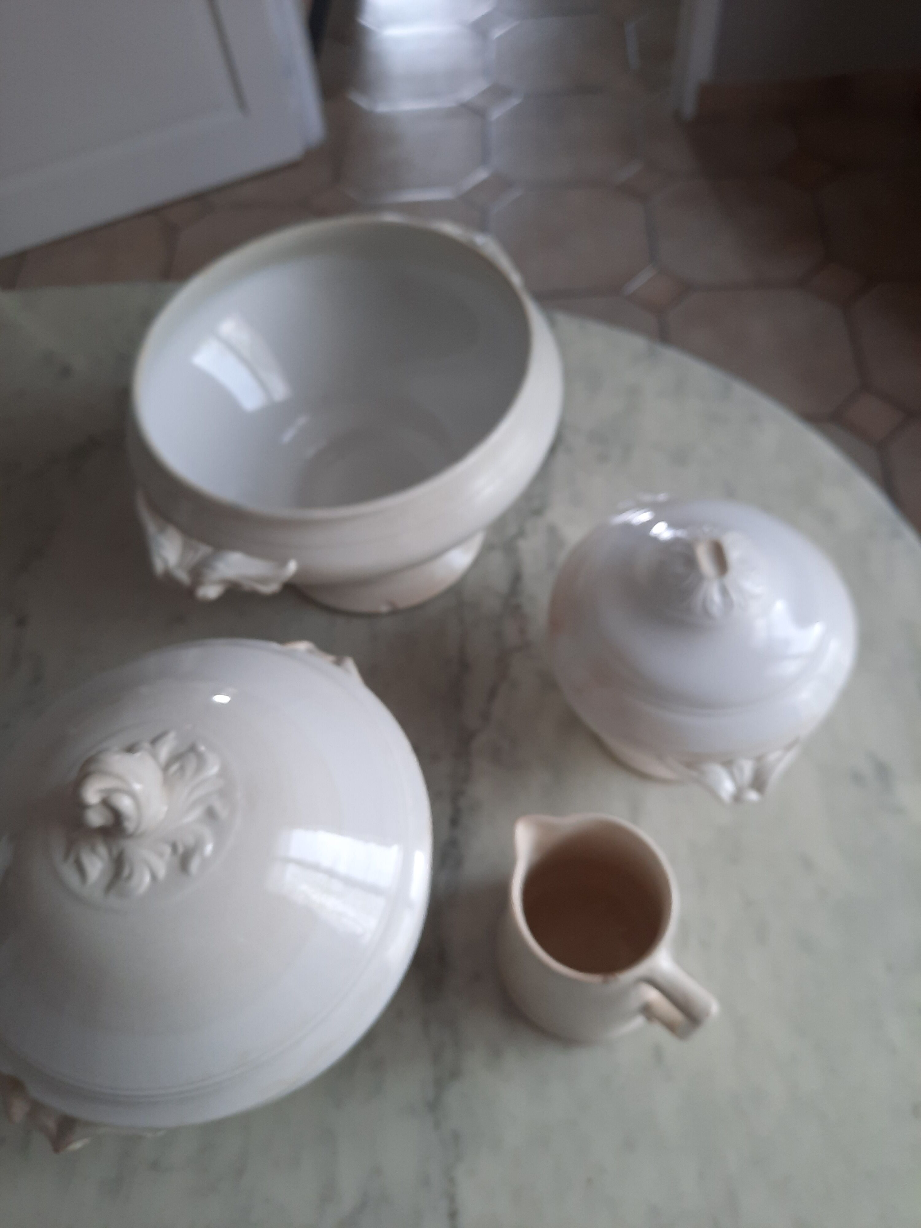 Vaisselle en porcelaine blanche