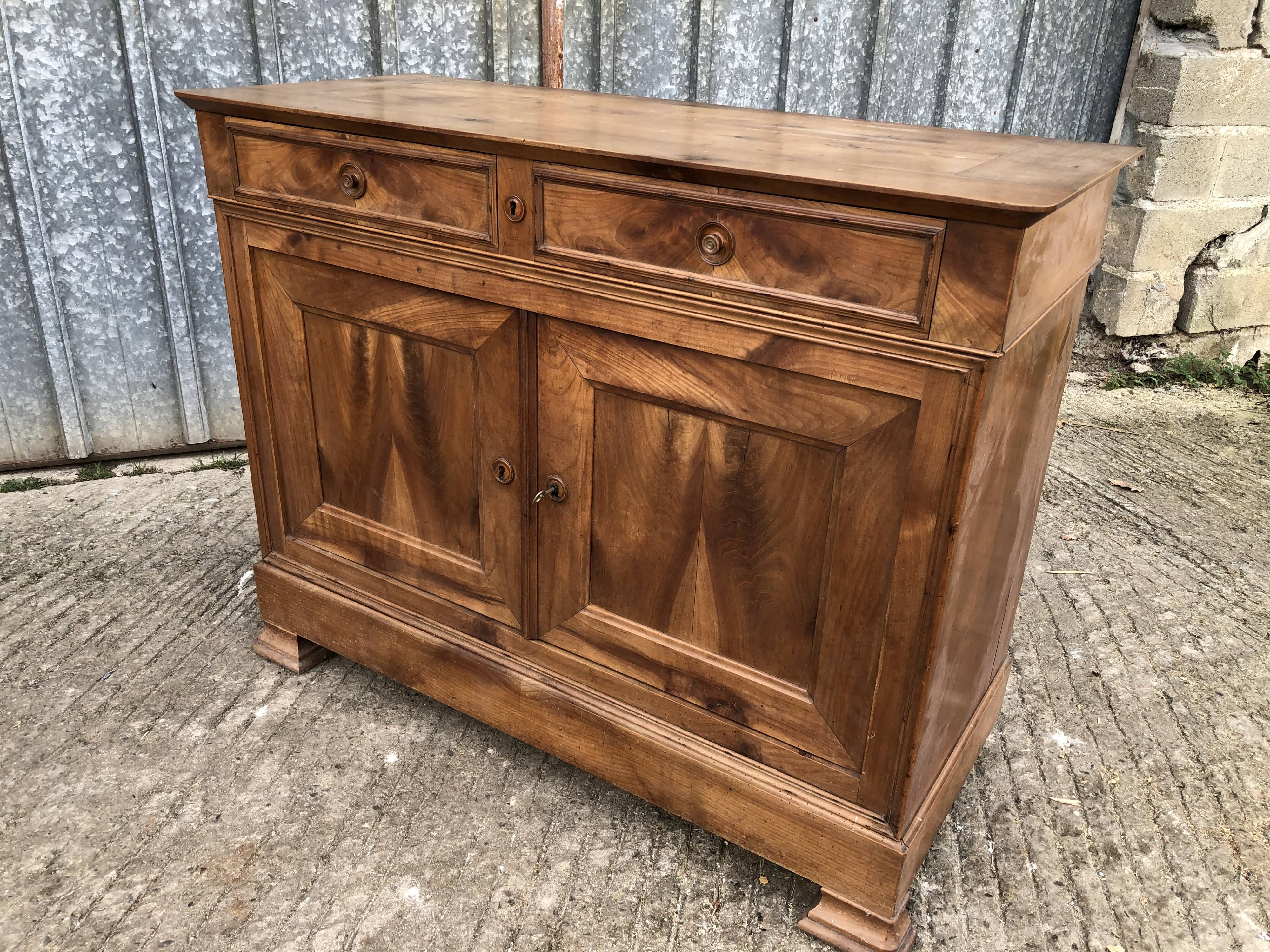 Antique low sideboard in solid cherry wood with 2 doors and 3 drawers