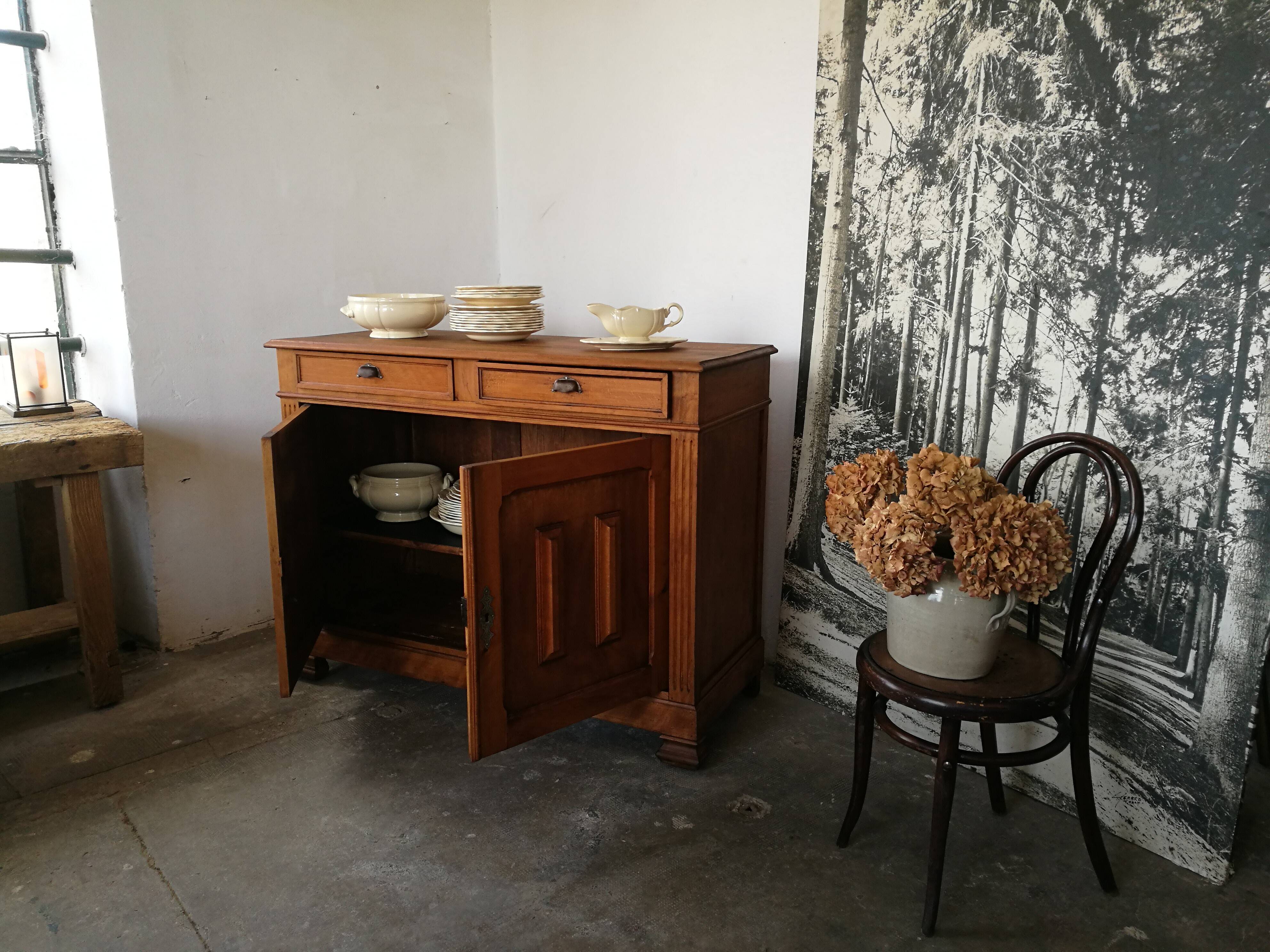 Buffet parisien, bois brut