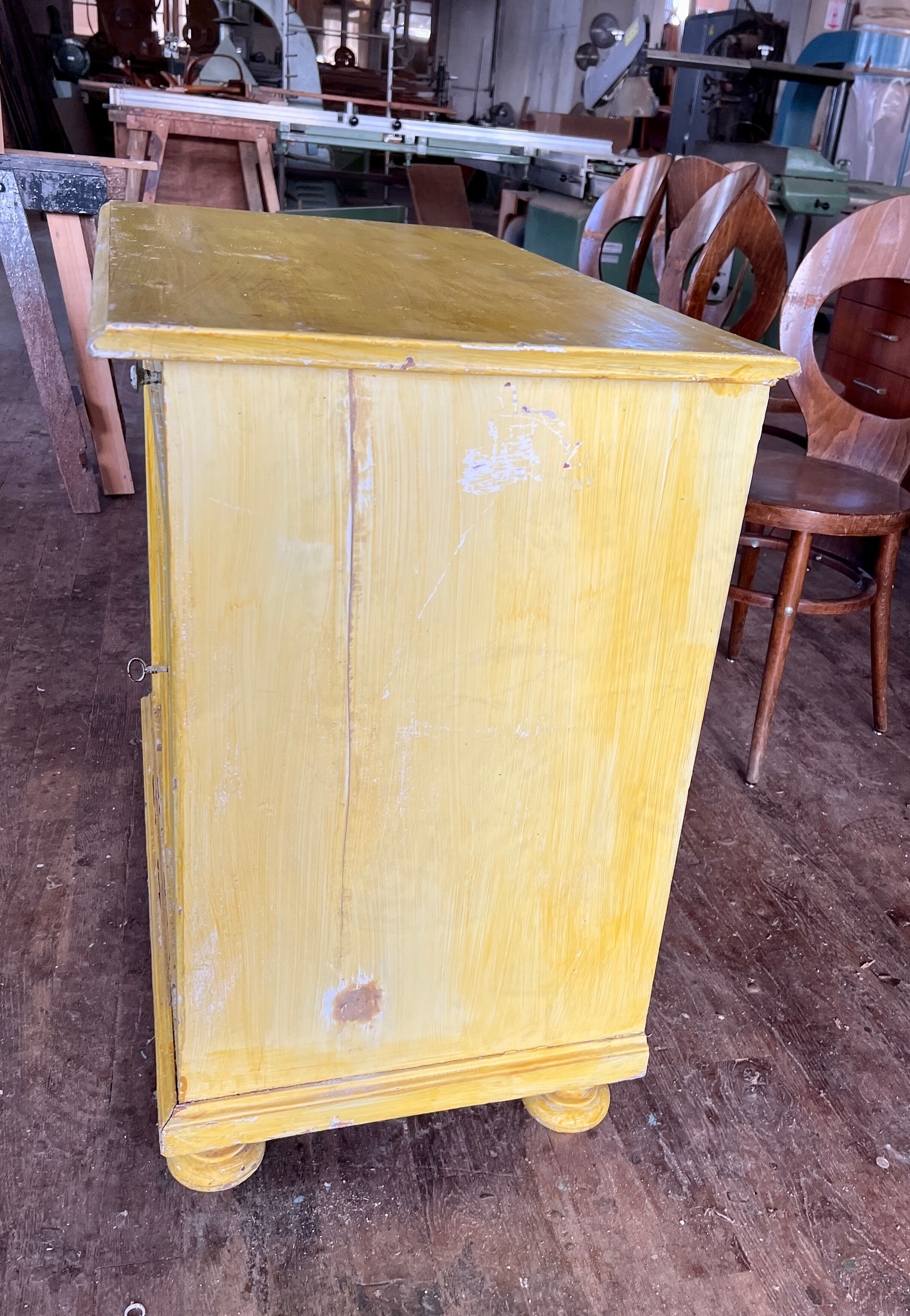 Yellow parisian buffet