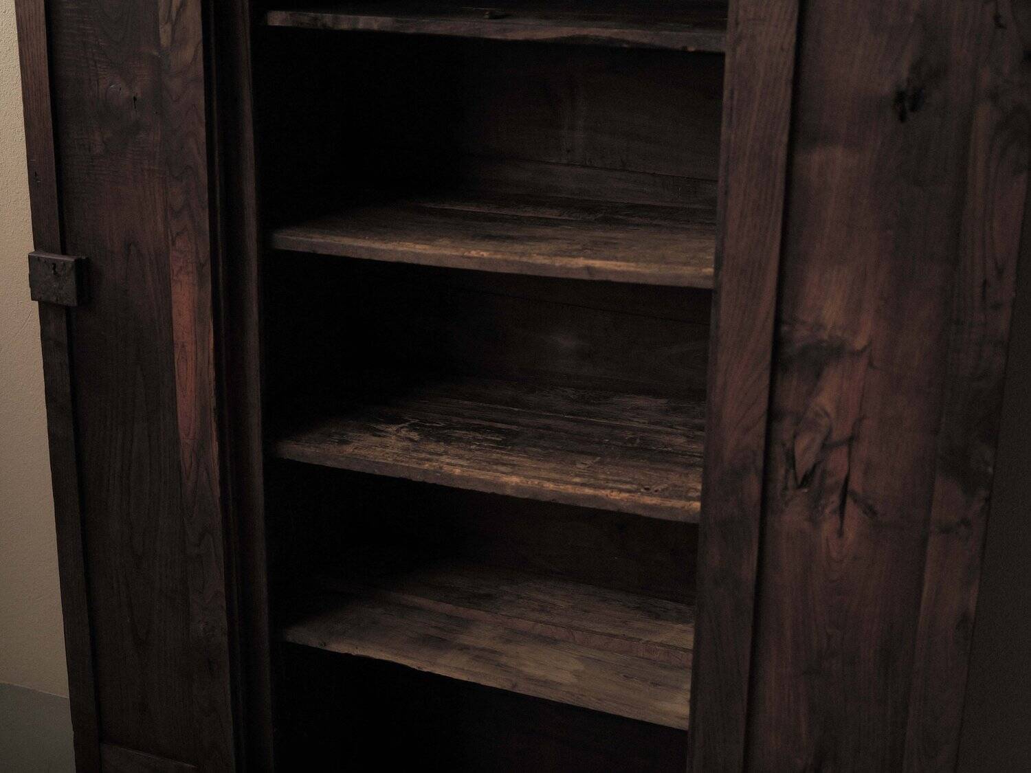 Antique mountain wardrobe in solid oak – 19th century