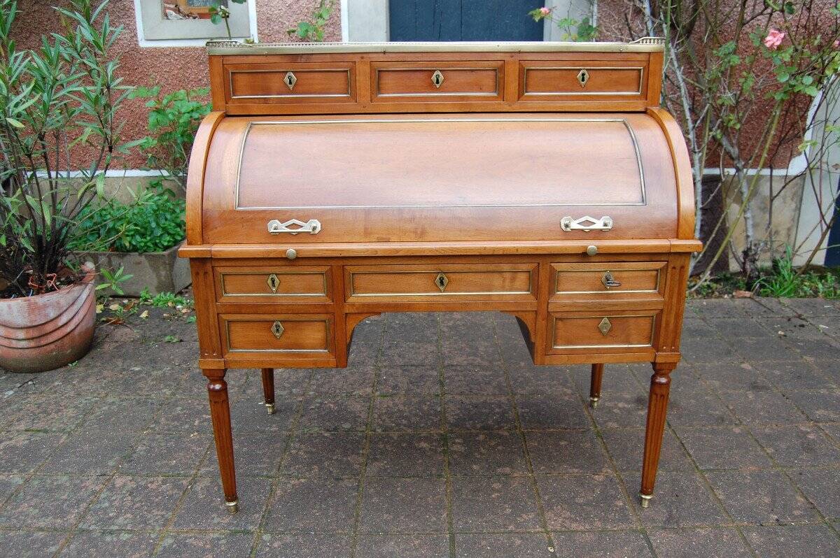 18th century Louis XVI period cylinder desk