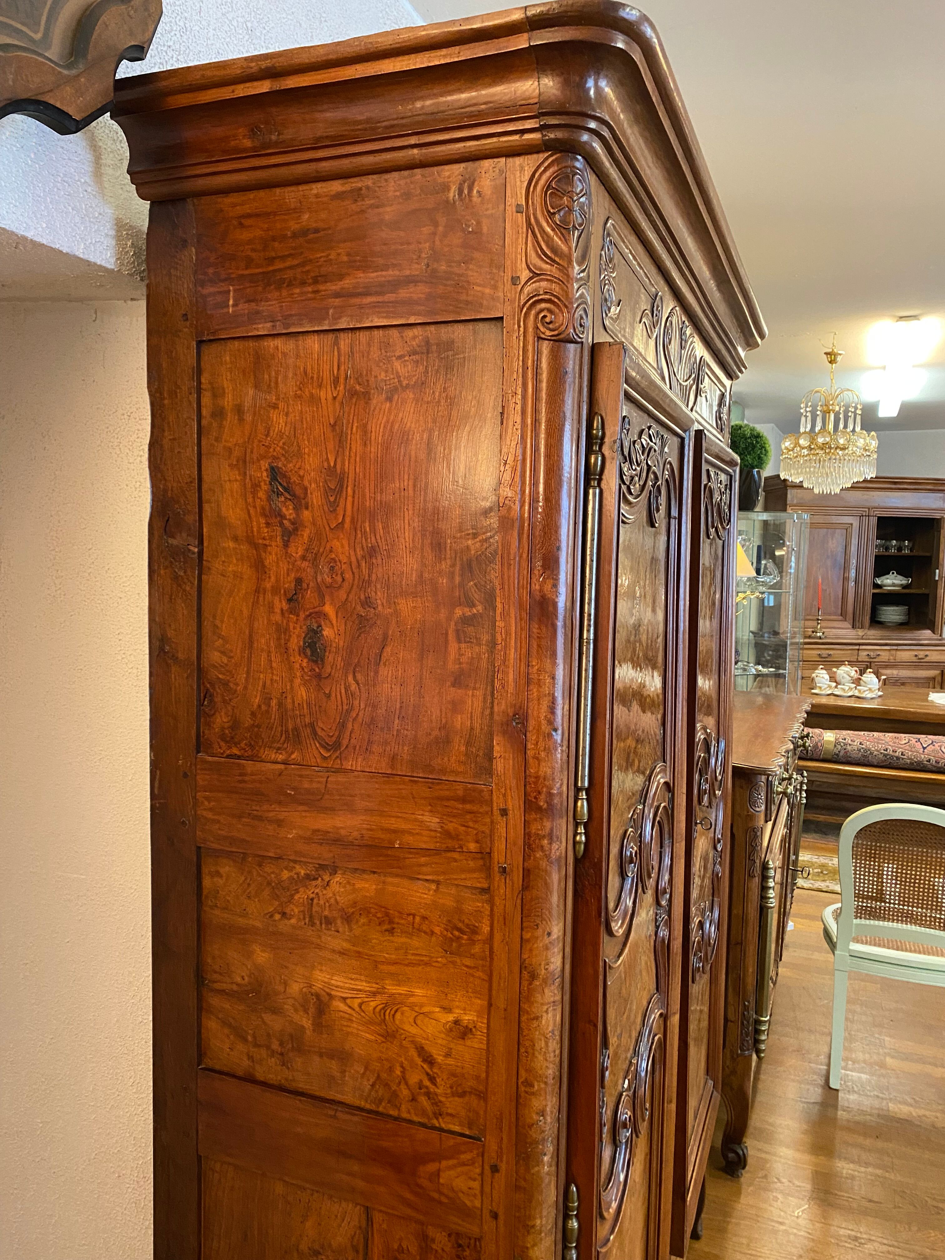 Bressane cabinet dated 1863, in walnut, ash and ash magnifying glass