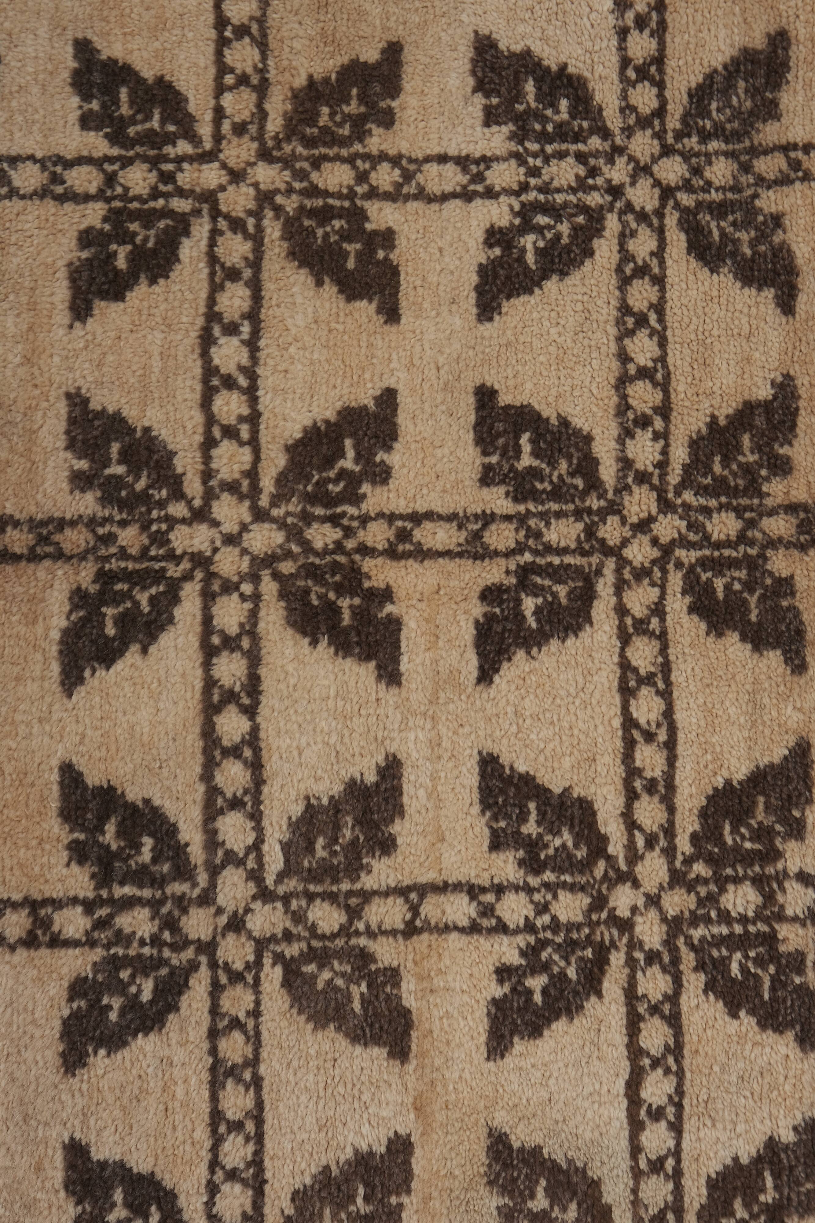 Vintage Turkish rug from Oushak, hand-woven 122x190 cm