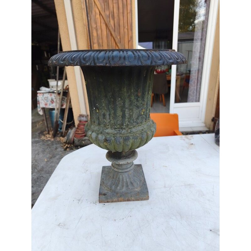 19th-century cast iron "Médicis" vase