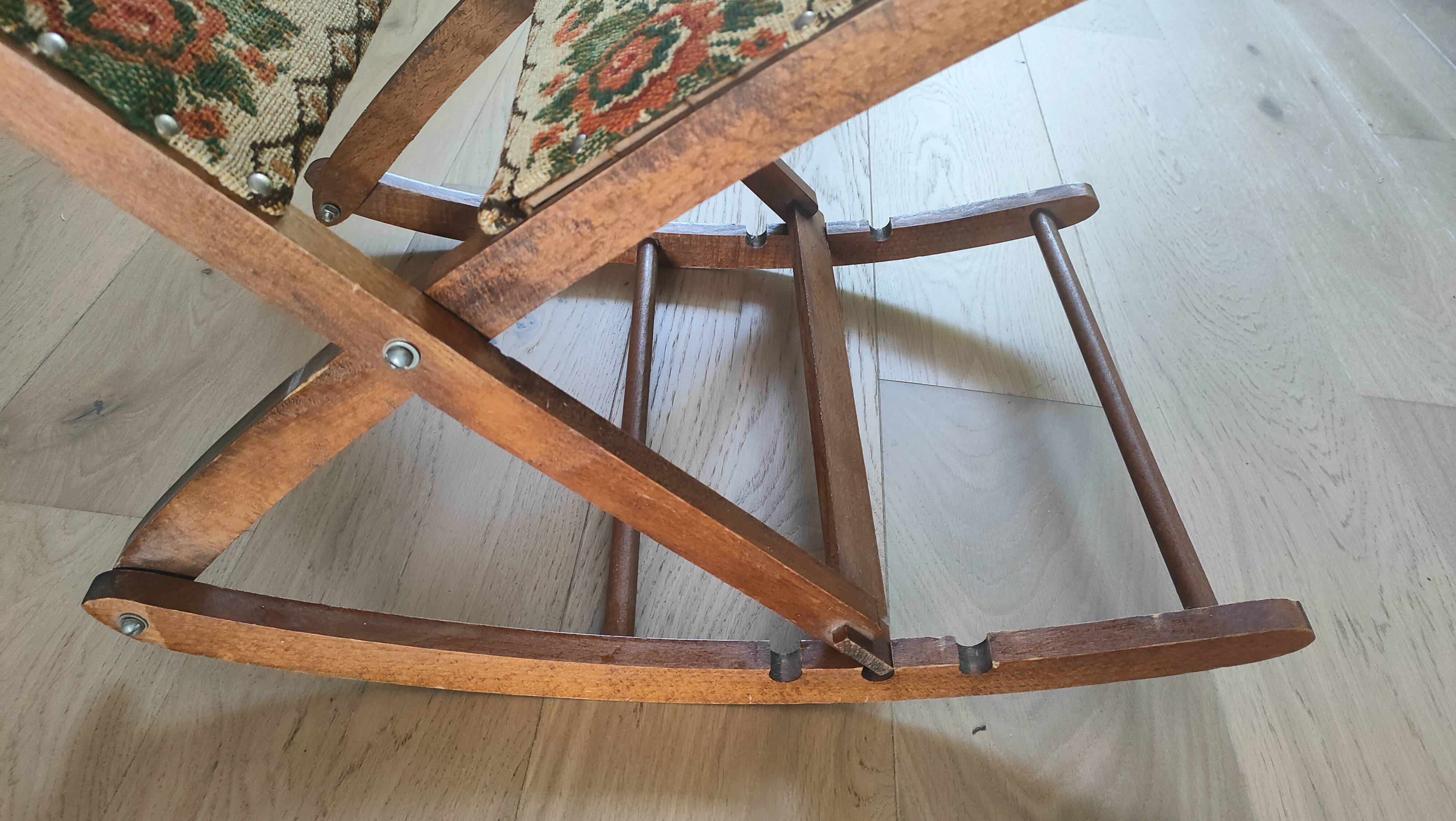 Foldable footrest year 70
