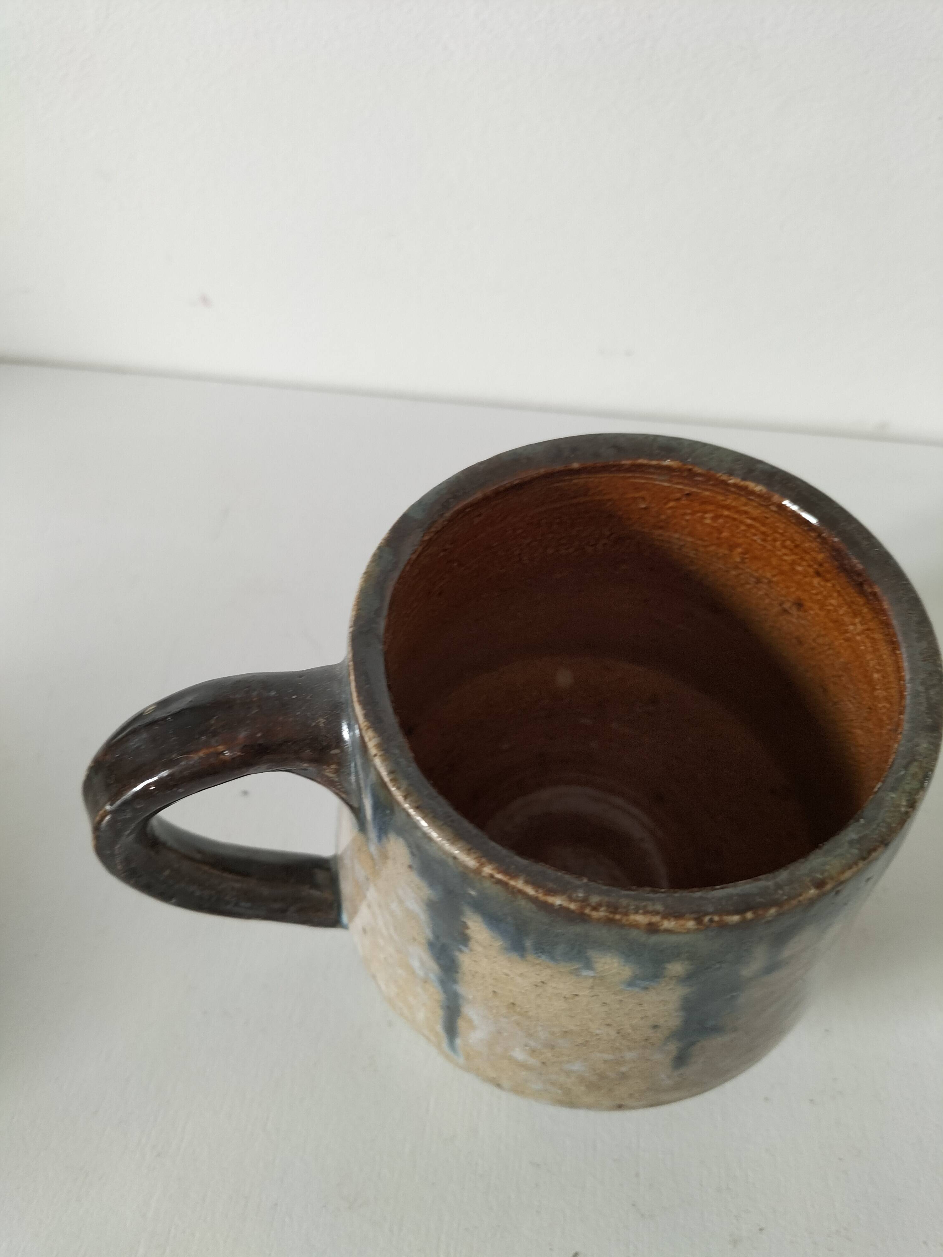 Fleur-de-lis glazed earthenware mug