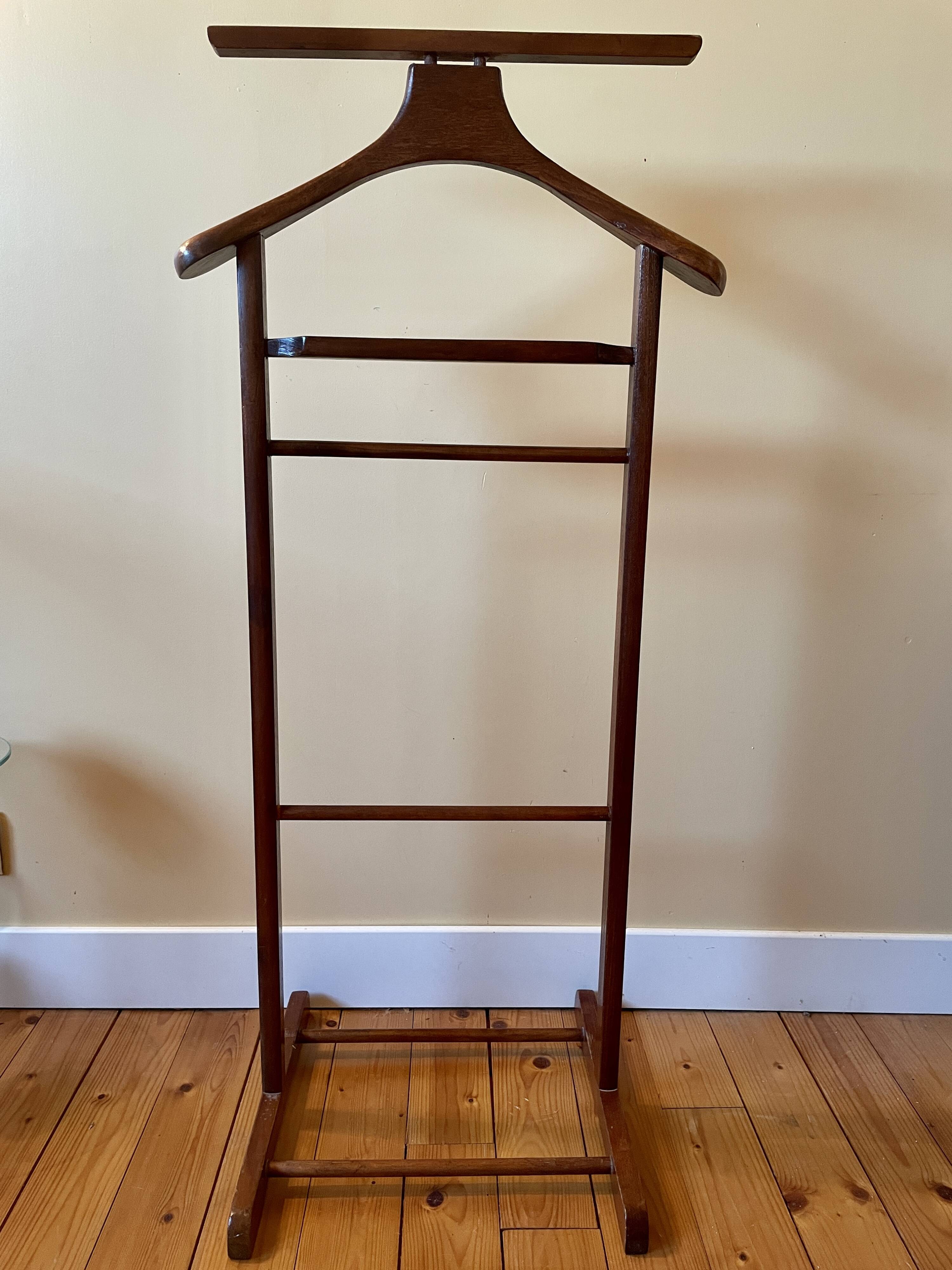 Wooden valet