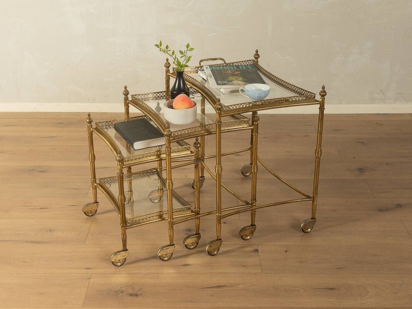 Set of 3 vintage Hollywood Regency nesting tables with brass frame and glass tops (1960s)