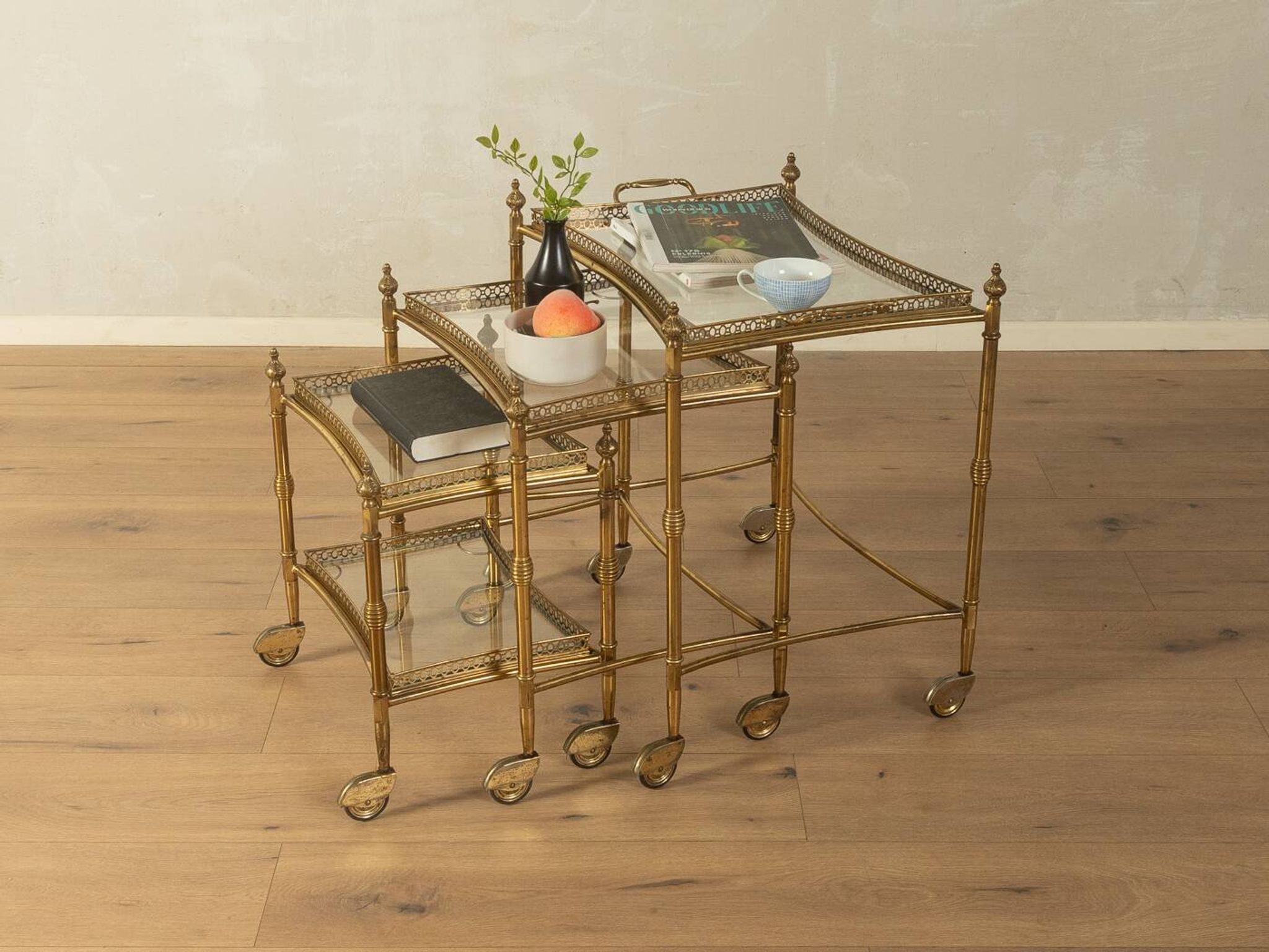 Set of 3 vintage Hollywood Regency nesting tables with brass frame and glass tops (1960s)