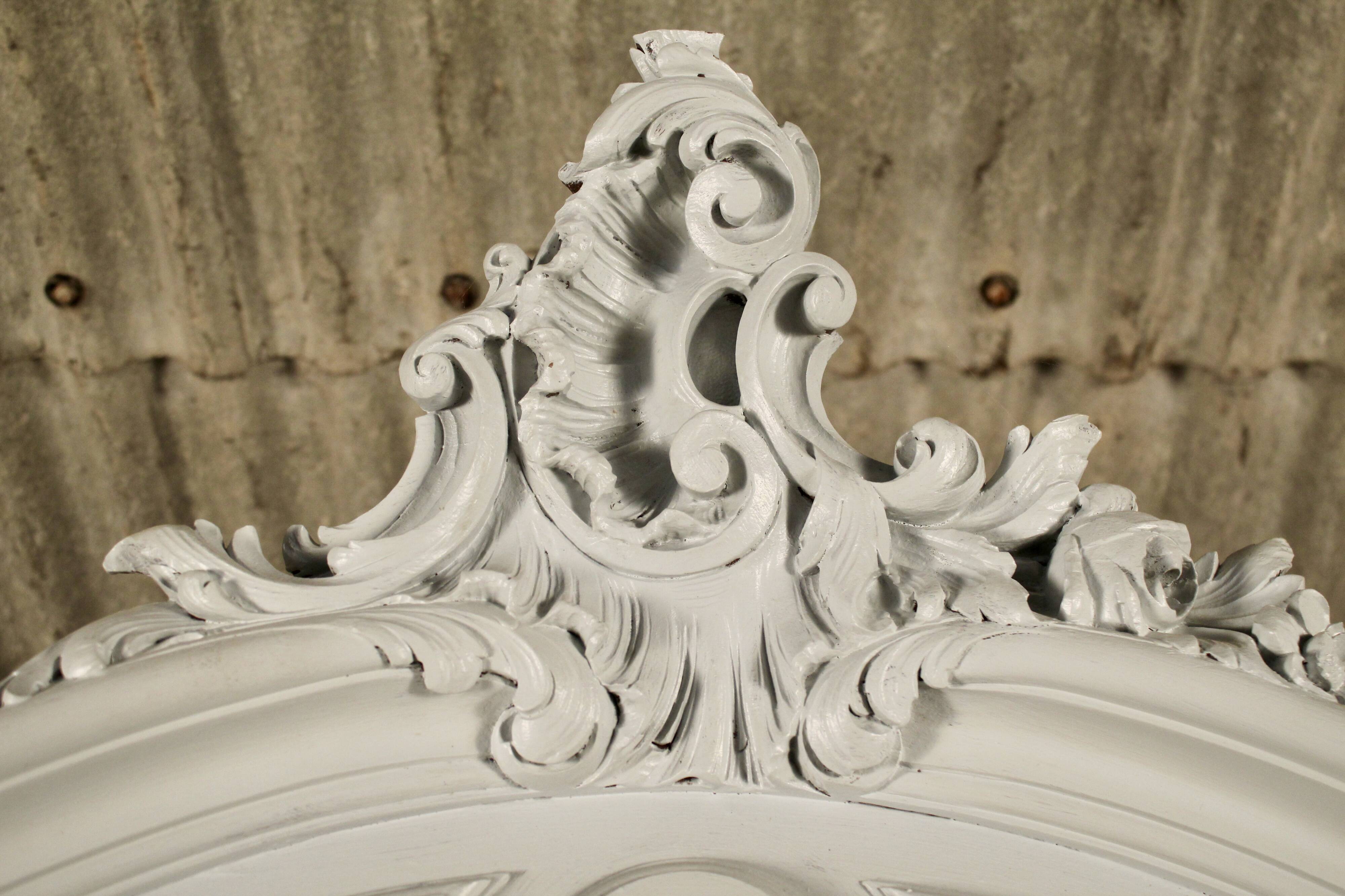 Louis XV style presentation furniture, painted wood