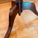 Triod pedestal table