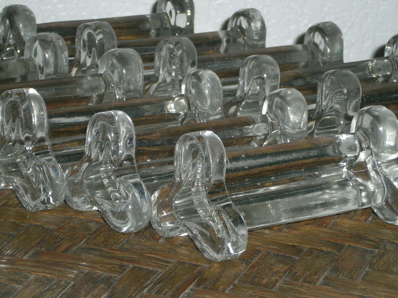 Suite of 12 glass knives holder