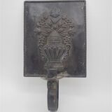 Wall-moving candlestick