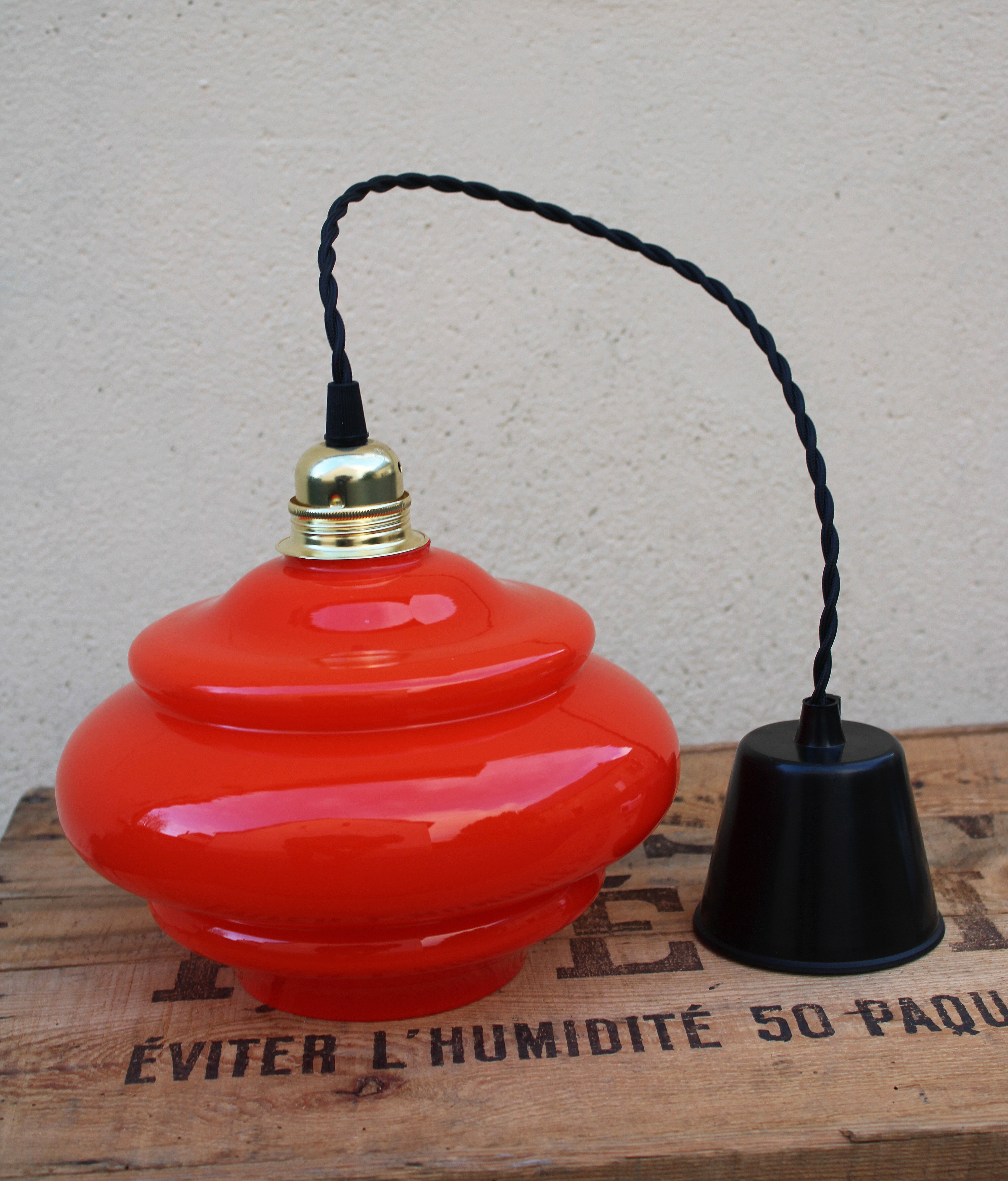 Suspension in orange opaline