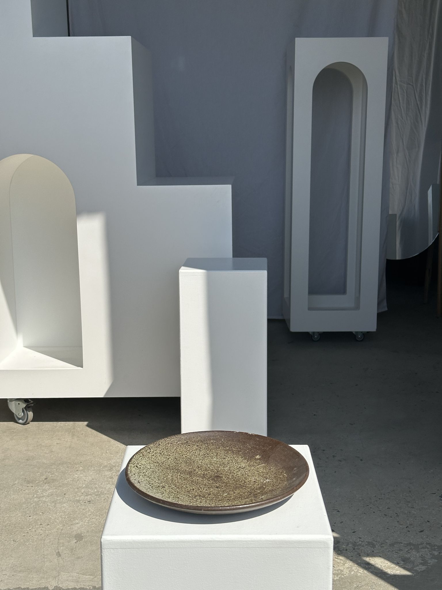 Plat en céramique vert indonésien D:26,5