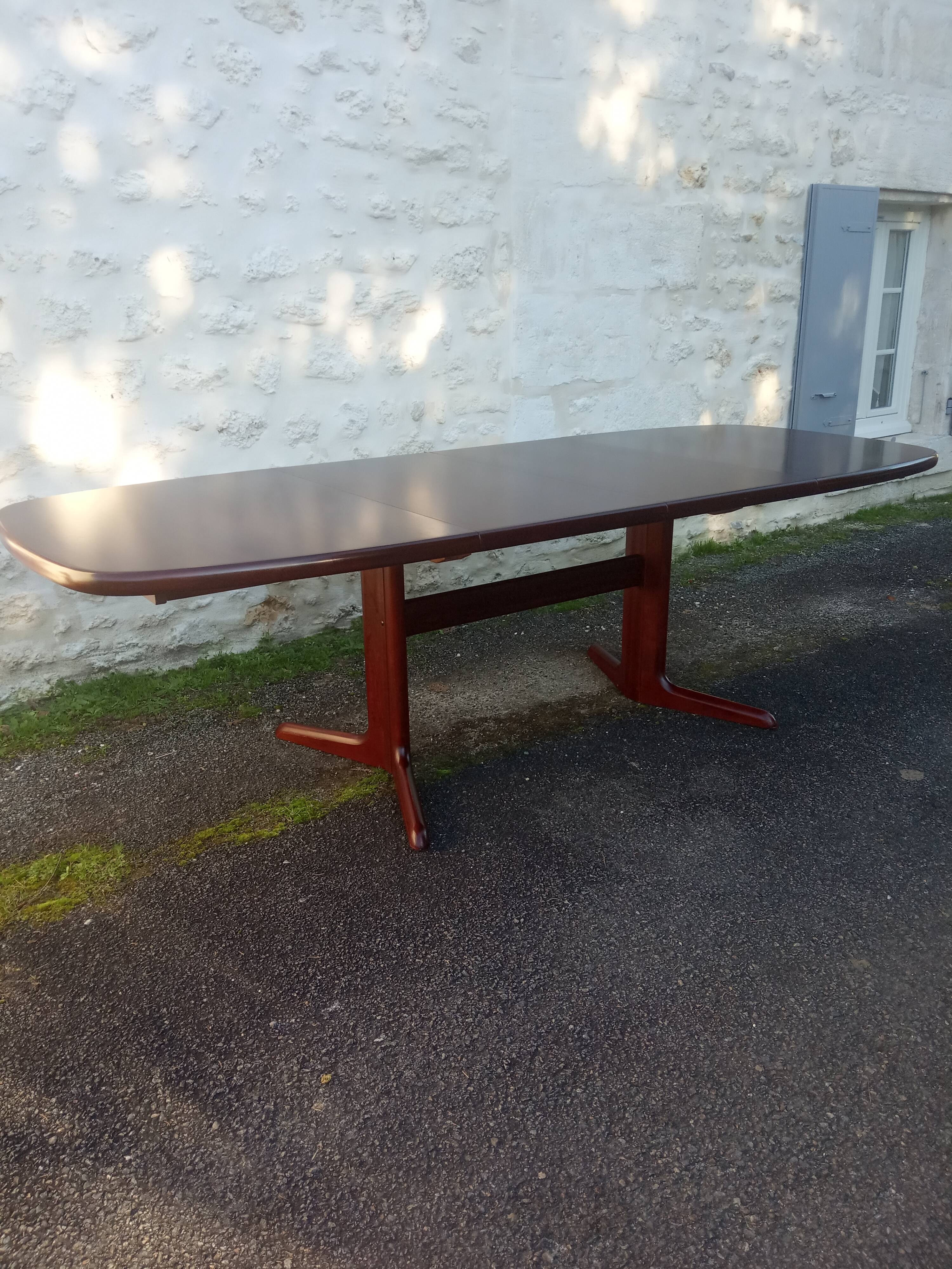 Stretchy vintage table Skovby Denmark 60s