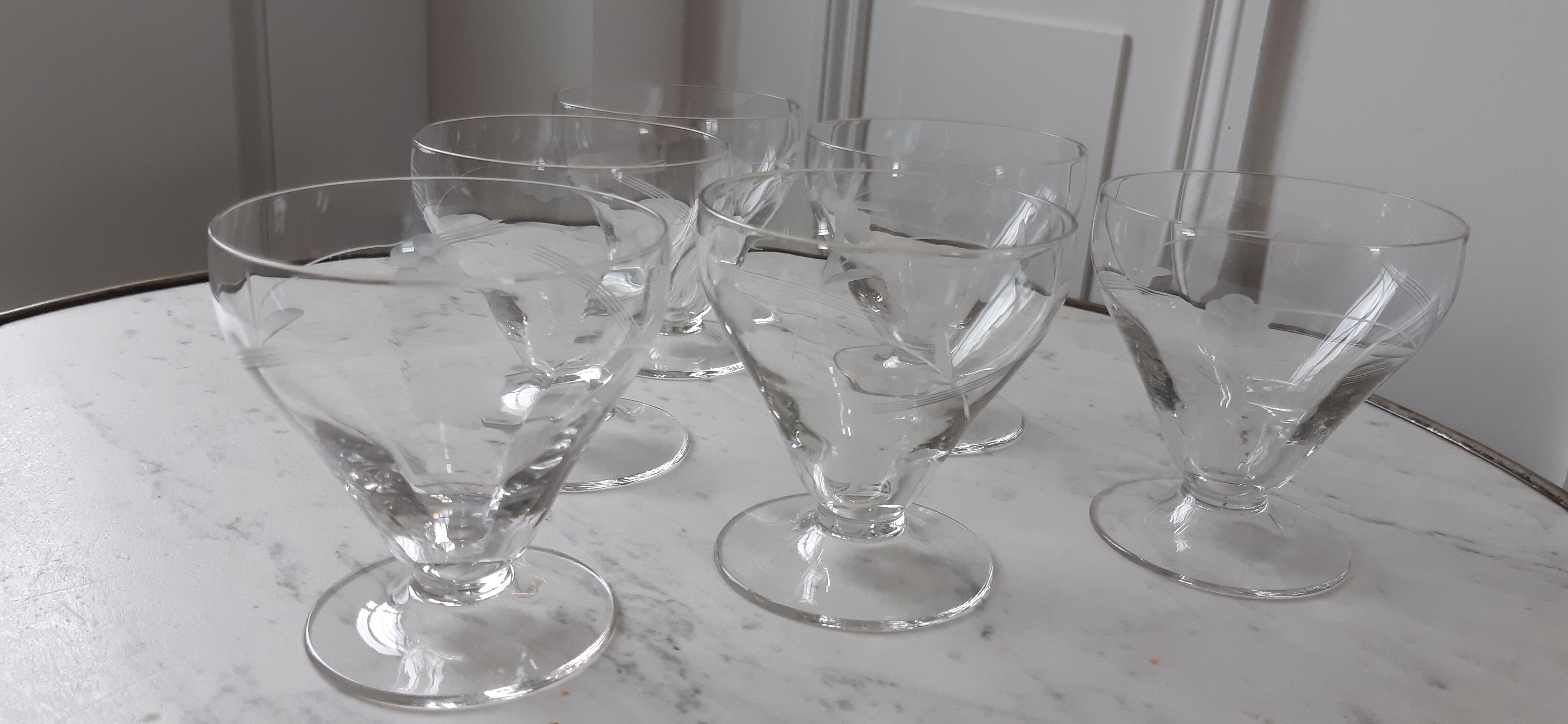 Set of 6 crystal water glasses engraved 50s