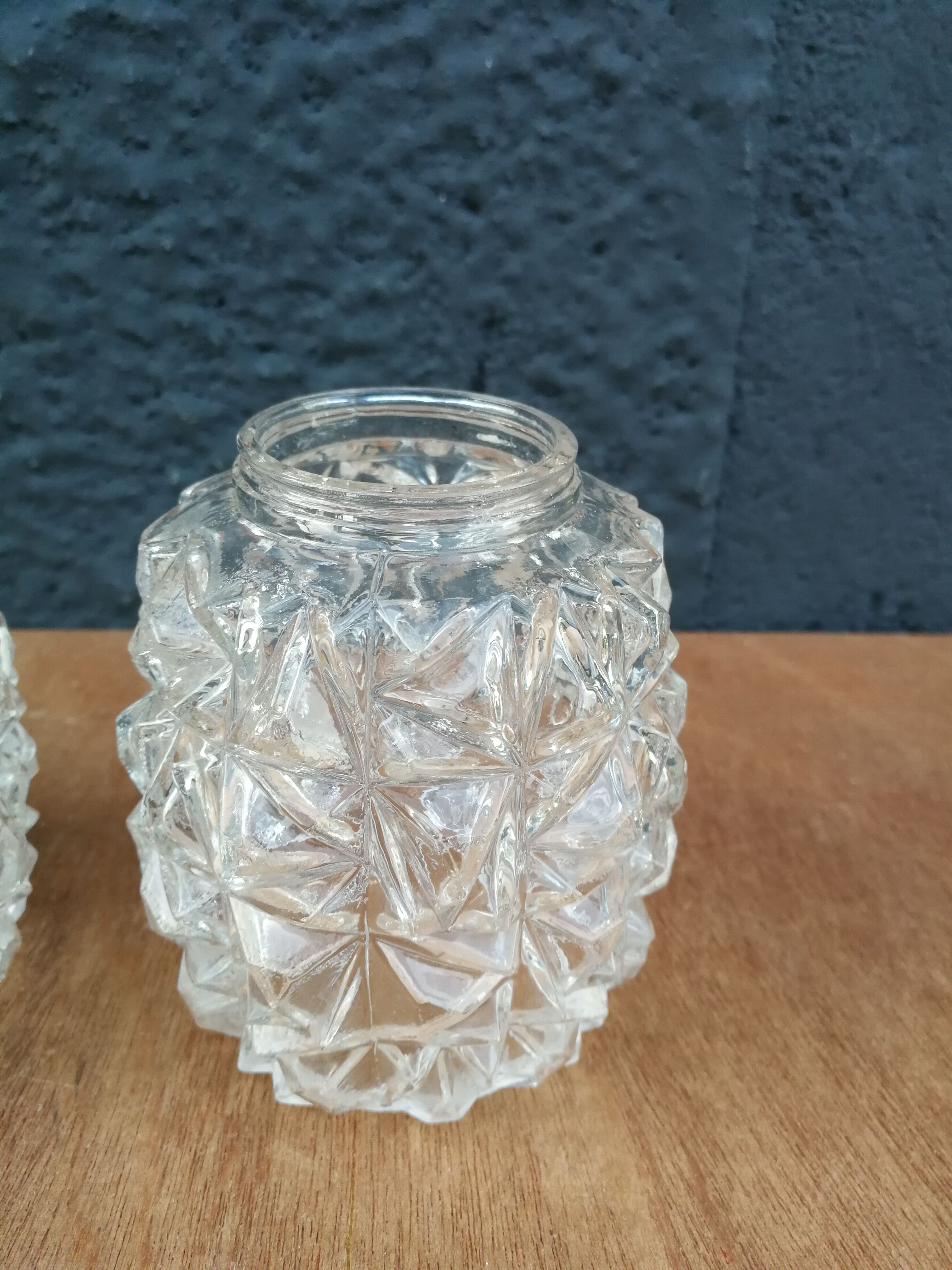 Set of 3 glass-carved glass globes for suspension