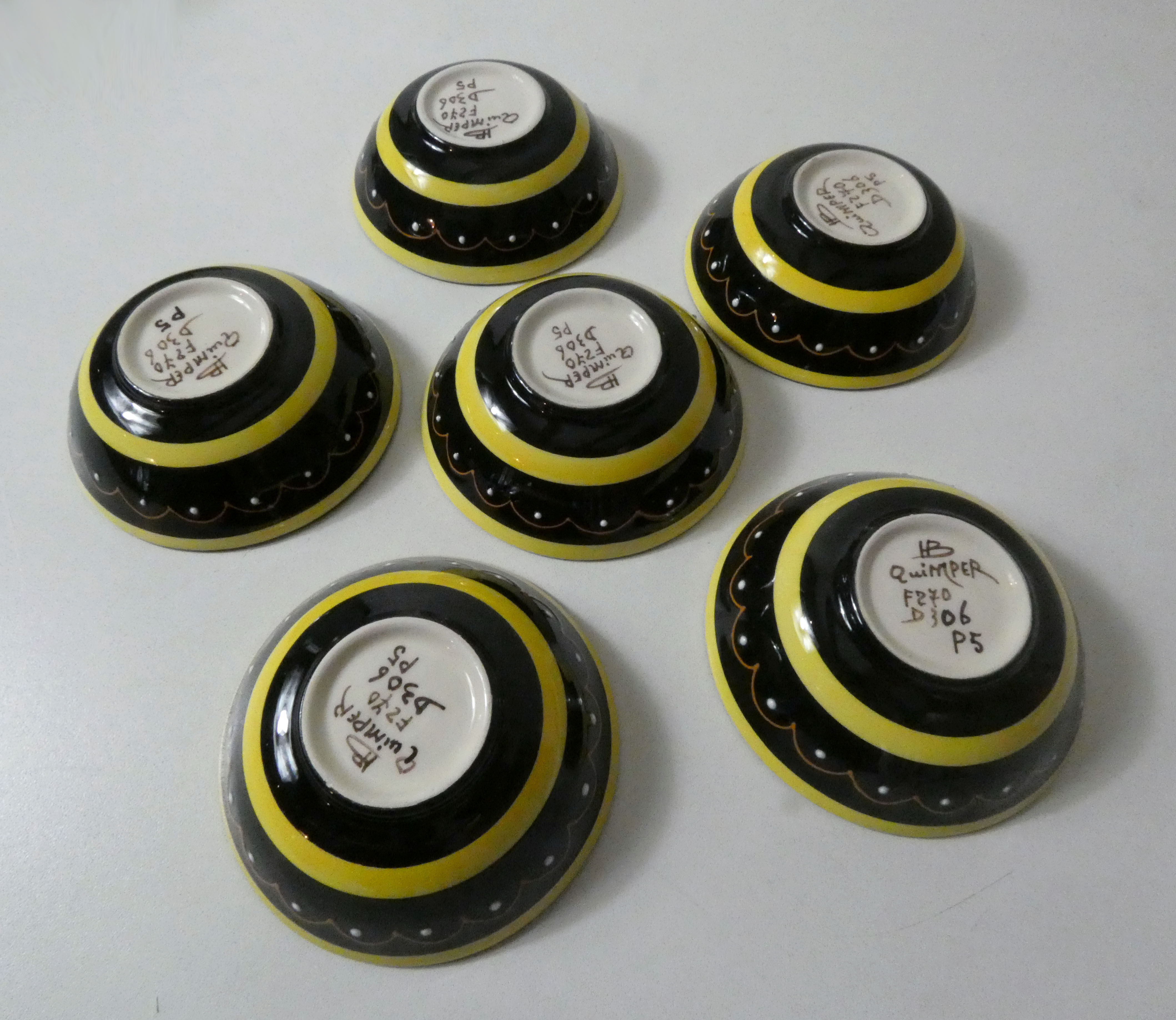 Henriot Quimper coupelles et saladier perlé noir jaune