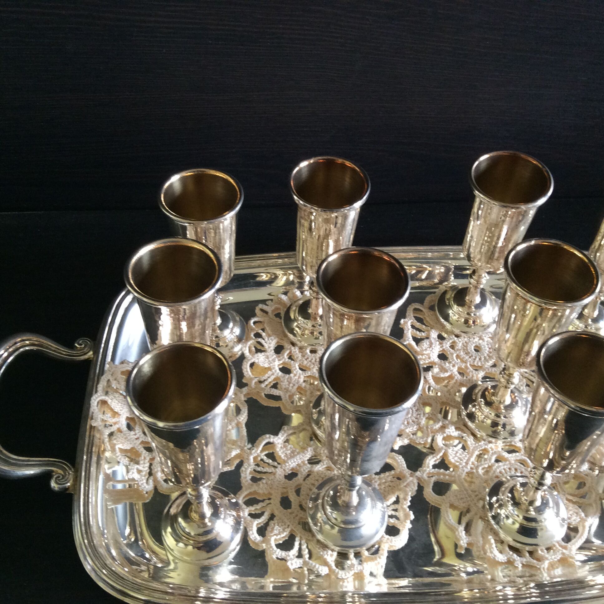 Top with 12 silver metal glasses