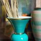 Vase art-déco en barbotine vert et or