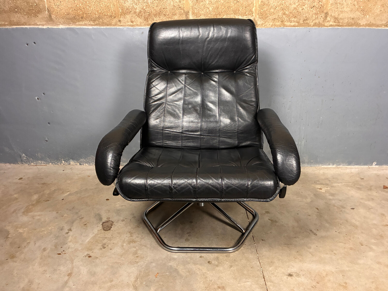 Unico Danish design chrome hocker leather  recliner