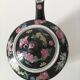 Théière chinoise vintage décor floral polychrome fond noir