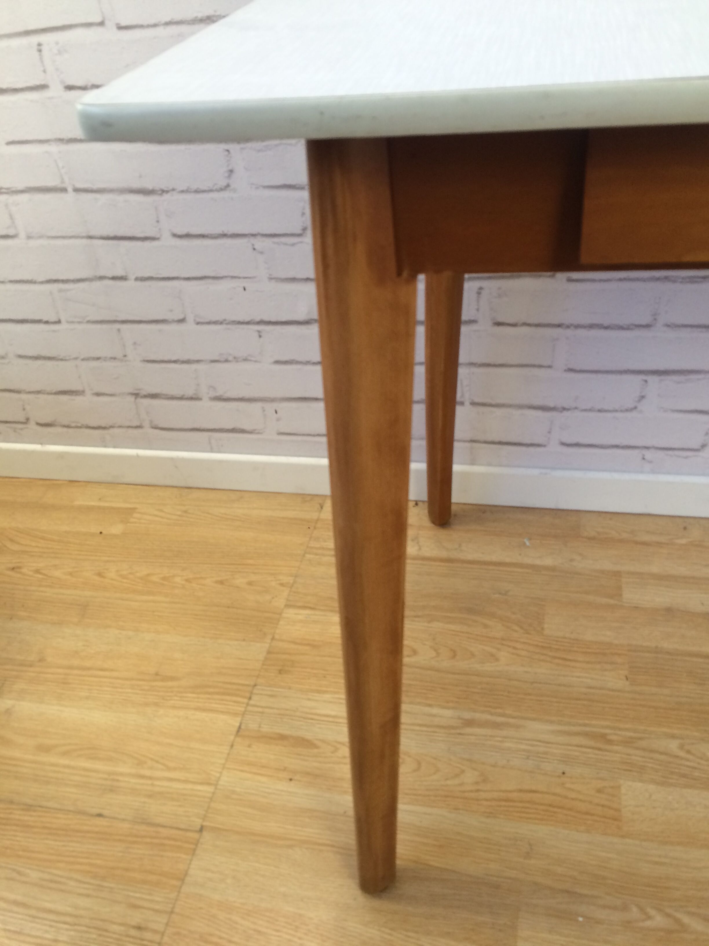 Table formica grey wooden feet