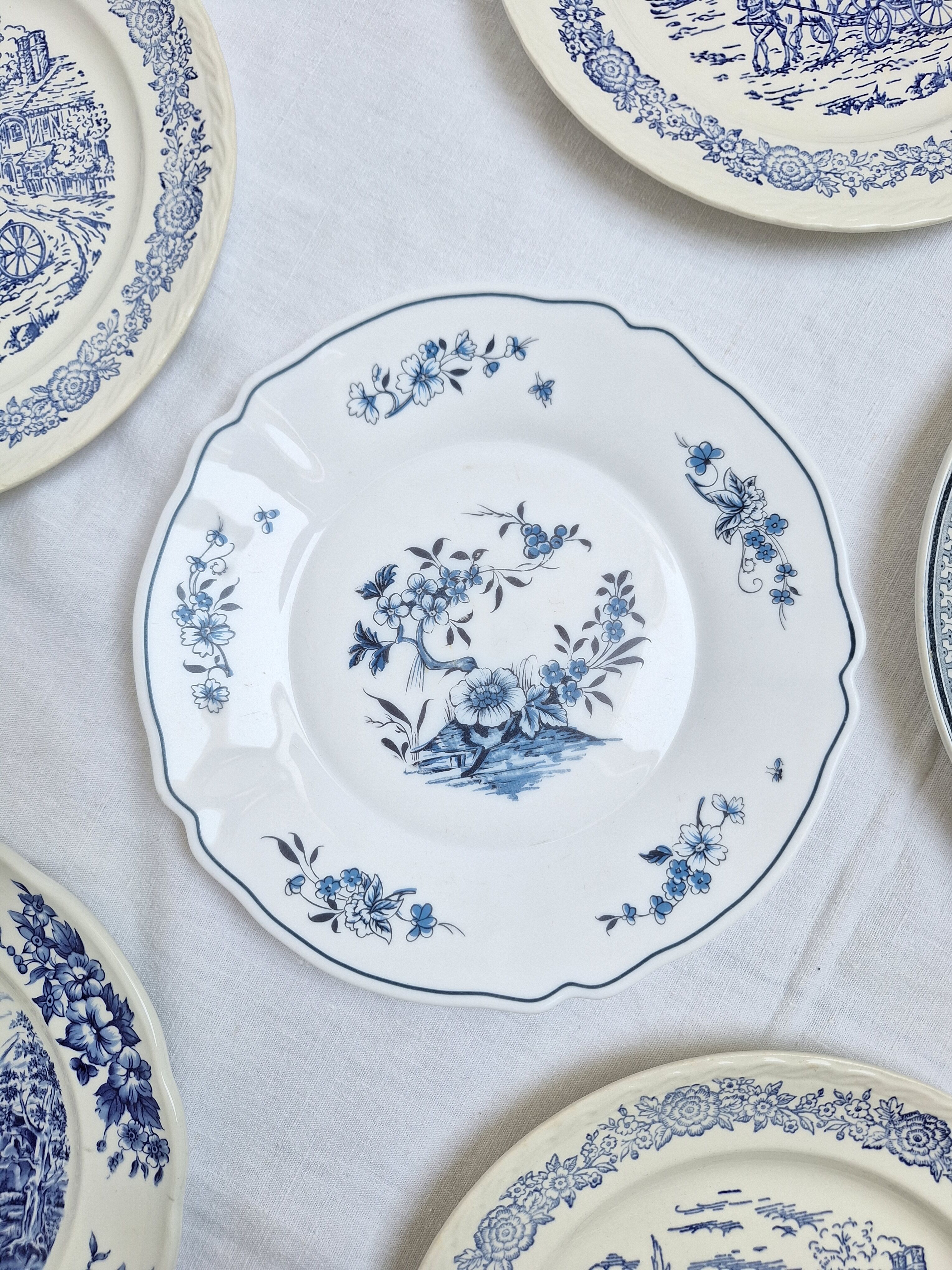 6 vintage flat plates