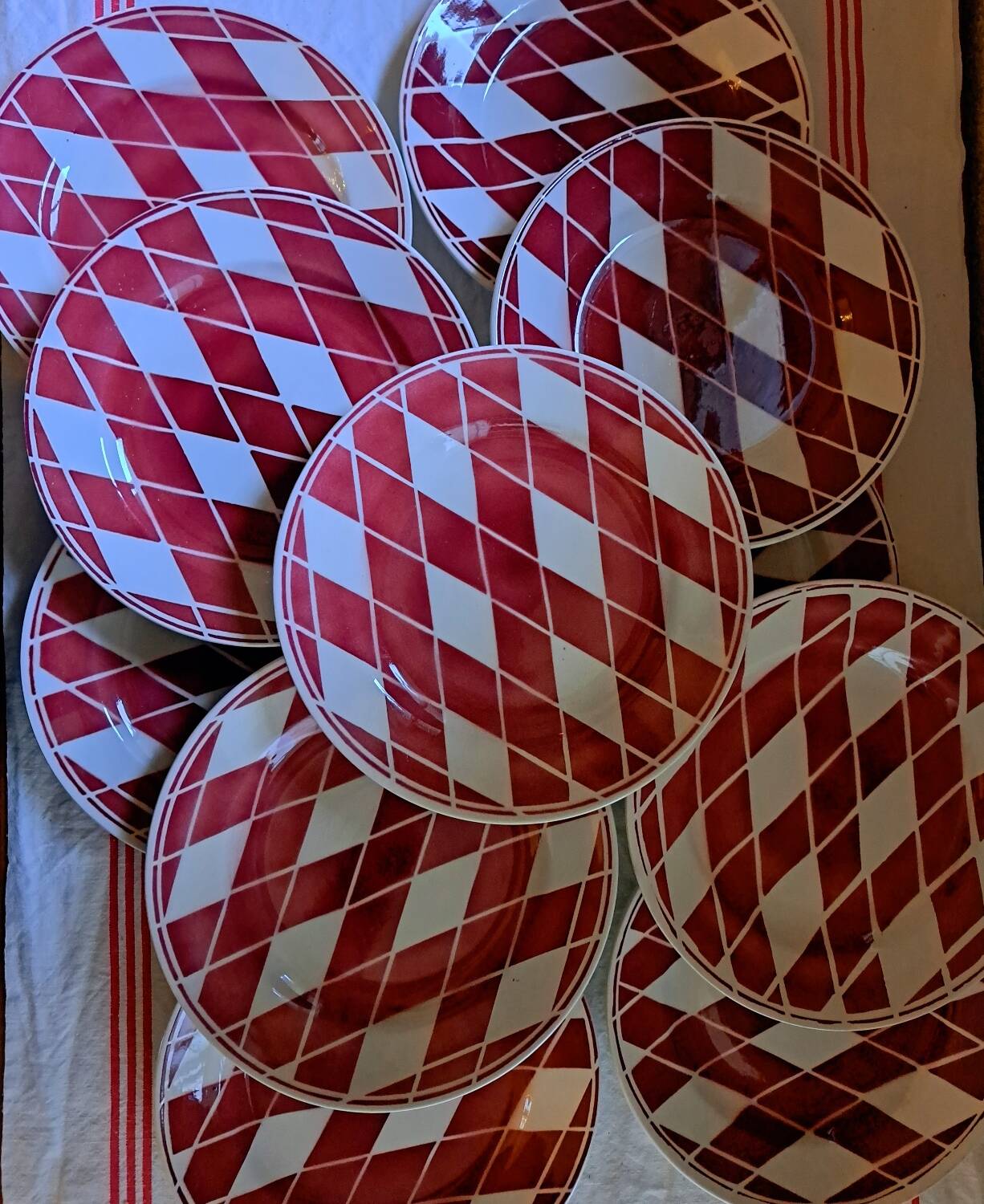 Suite of 11 plates and tureen Digoin Saarguemines