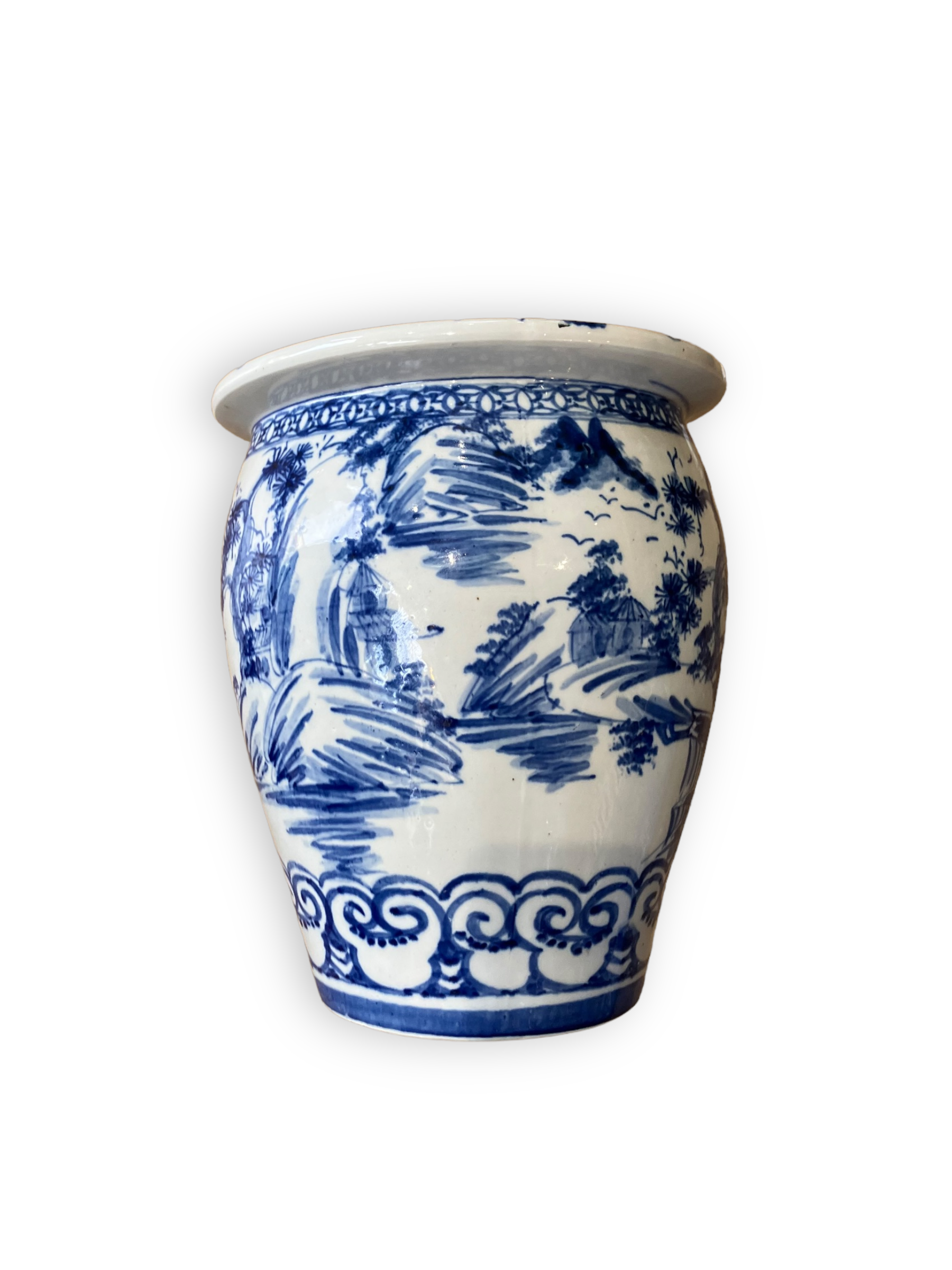 Vietnamese pot cache in white and blue porcelain