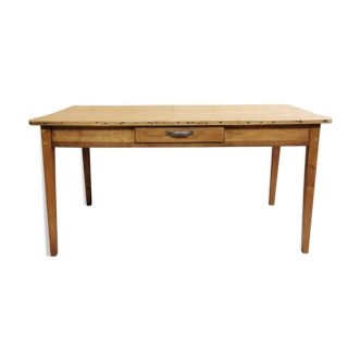 Farm table