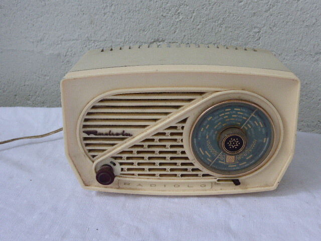 Poste de radio, Radiolo de Radiola, en bakelite creme vintage 1960