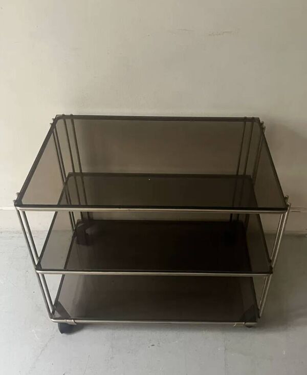 Desserte hifi / TV en verre fumé et laiton, design vers 1970