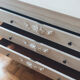 Commode blanche vintage à moulures shabby chic