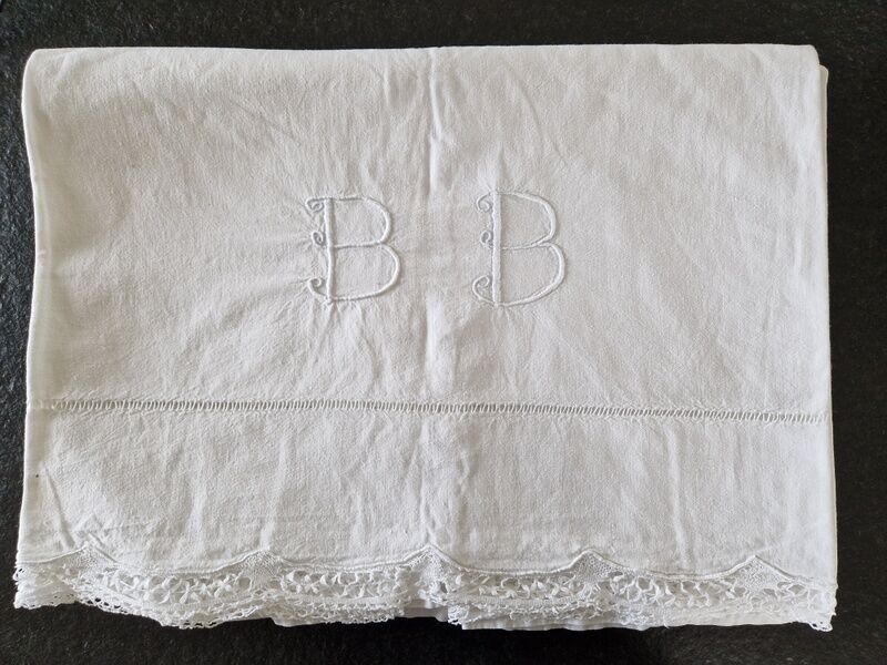Old linen sheet - Encrypted BB - With openwork edging and lace on the bottom - Dimensions: 300x220cm