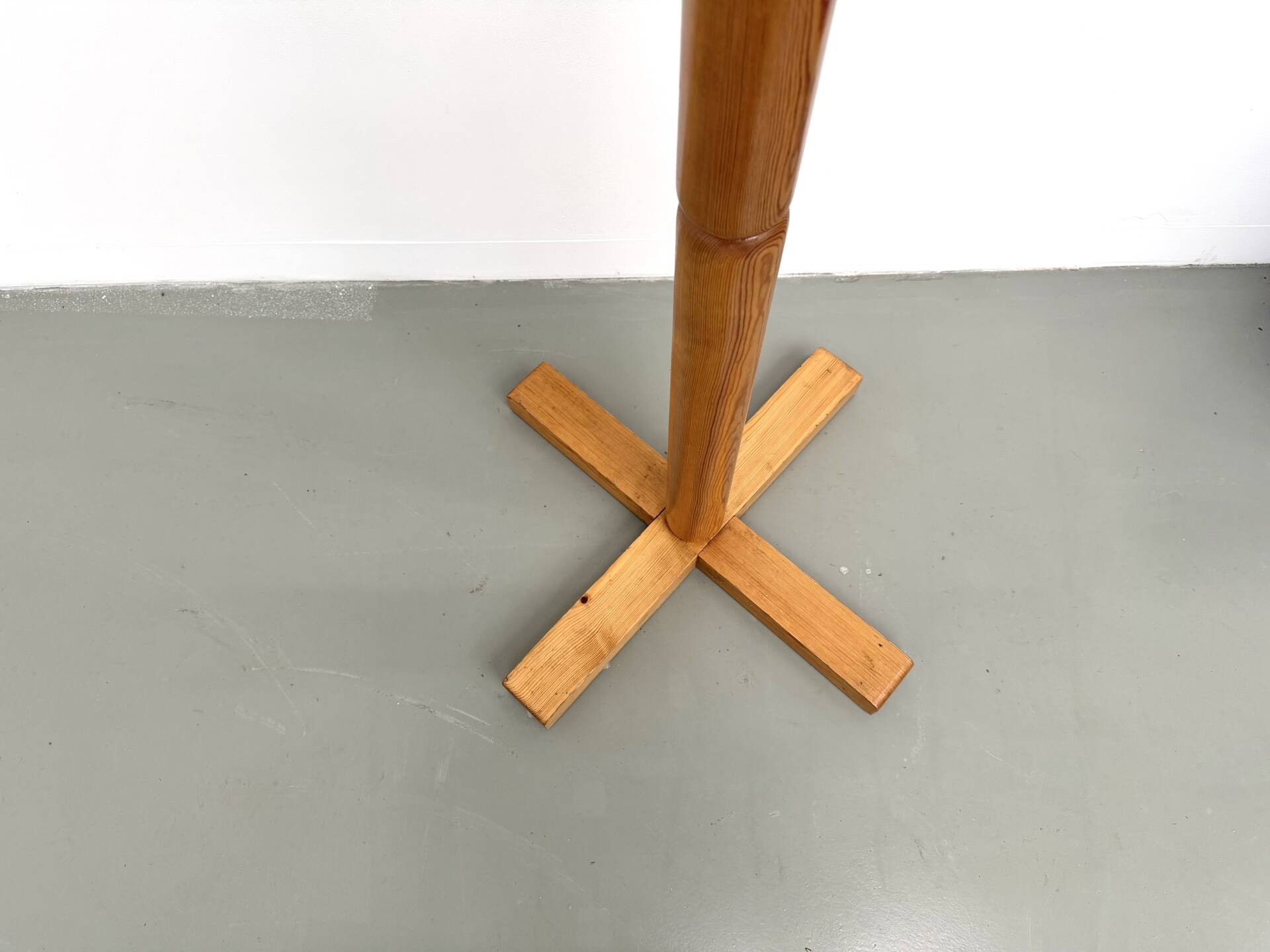 Free-standing coat rack in solid pine, Les Arcs, 1970s