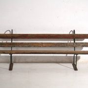 Banc ancien en fer et bois de pin – Europe centrale, vers 1920