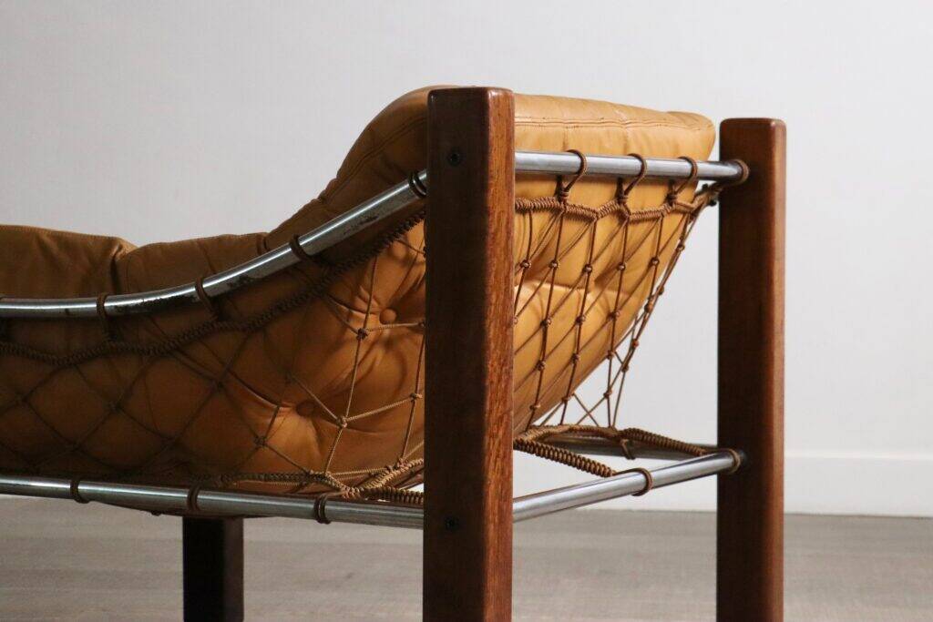 Fauteuil Amazonas avec repose-pieds en cuir cognac par Jean Gillon Brésil